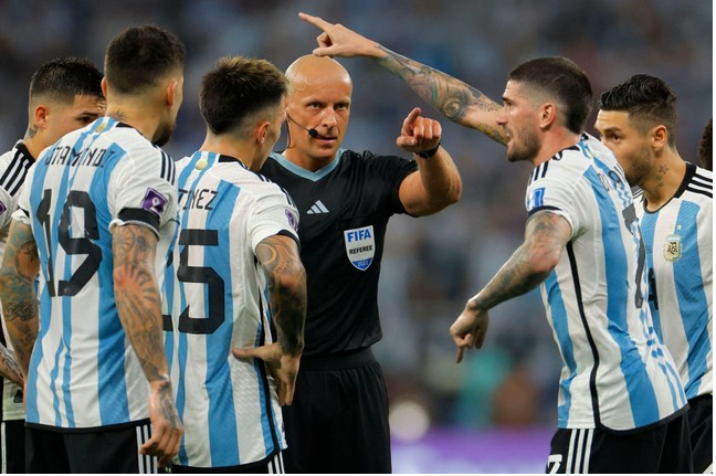 Trọng tài Syzmon Marciniak bắt trận chung kết World cup 2022 nổi tiếng quyết đoán